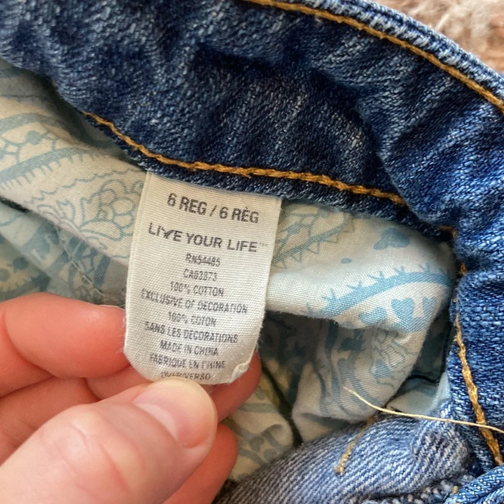 American eagle boyfriend 100% cotton distressed straight leg jeans sz 6 GUC - Picture 2 of 8